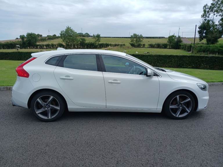2014 VOLVO V40 R-DESIGN D2