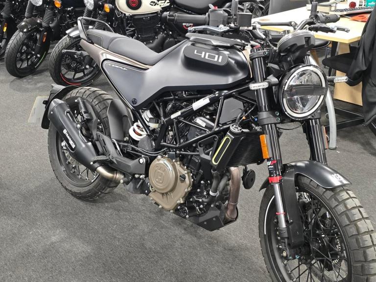 2024 HUSQVARNA SVARTPILEN 401