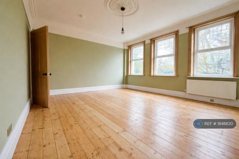 3 bedroom flat in Half Moon Lane, London, SE24 (3 bed) (#1848830)