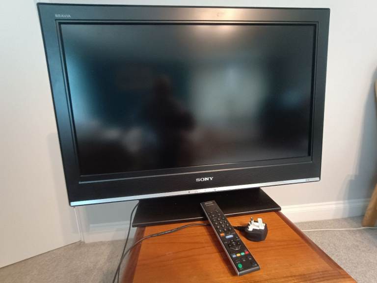 Sony 32-inch high-definition LCD TV 