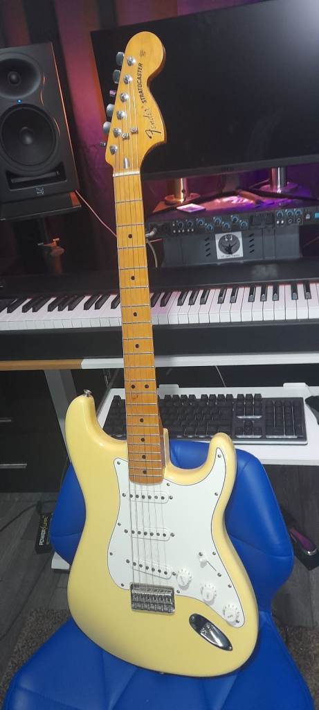 Fender Vintera 70s Hardtail Strat with Custom Shop Pickups Buttercream