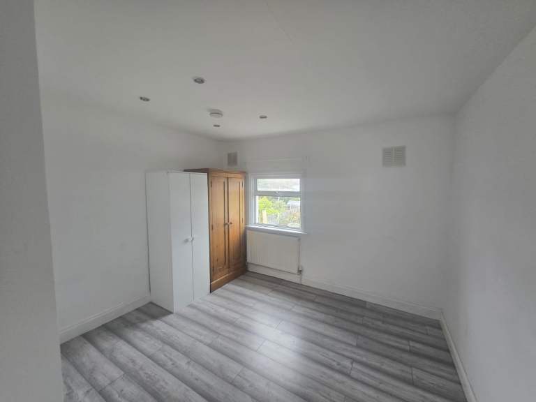 Double Room to rent (Suitable for couples)