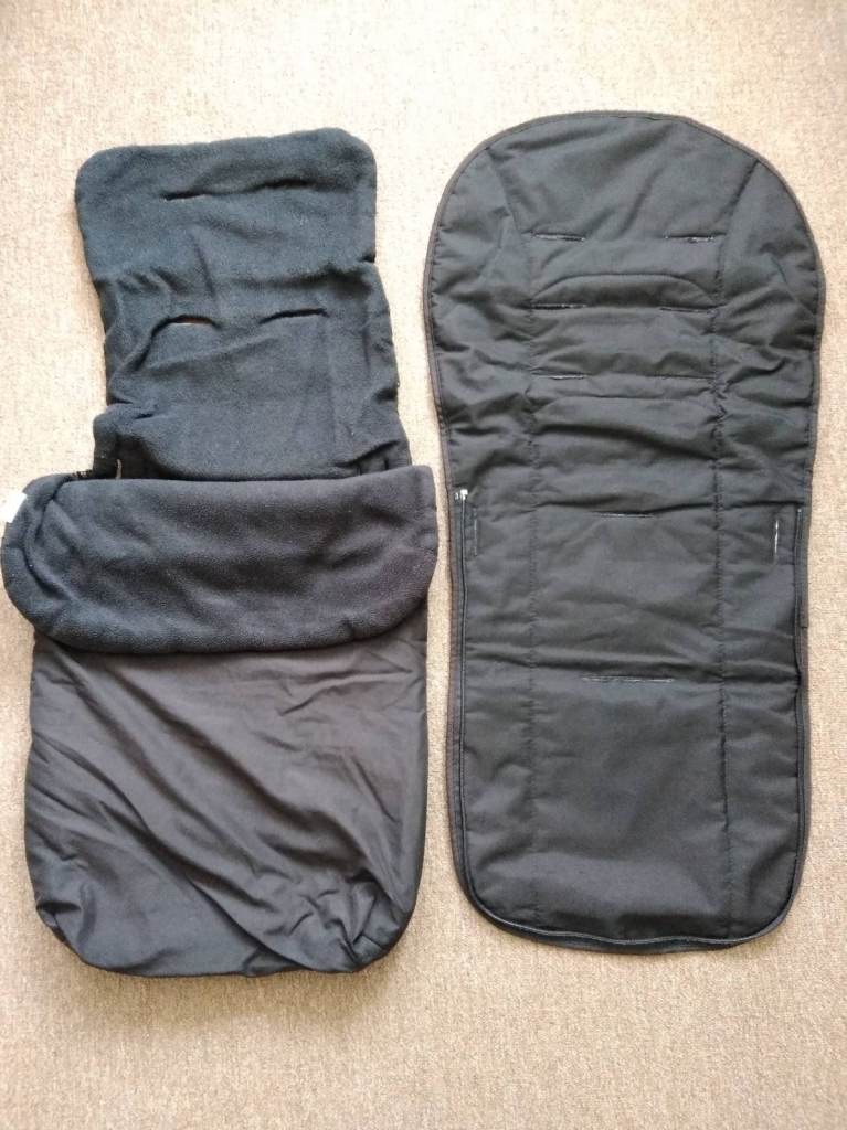 Clair de Lune Fleece Footmuff/ Cosytoes plus Extra Buggy Liner Black in VGC Comes with the bag