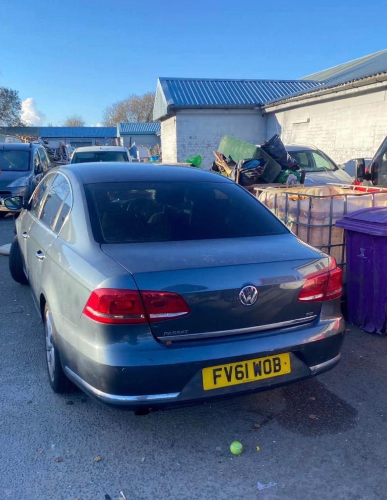 Volkswagen, PASSAT, Saloon, 2011, Manual, 1598 (cc), 4 doors