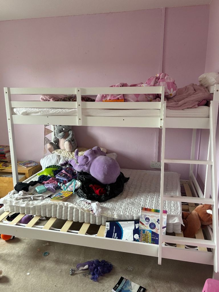 Bunkbed single top double bottom. 