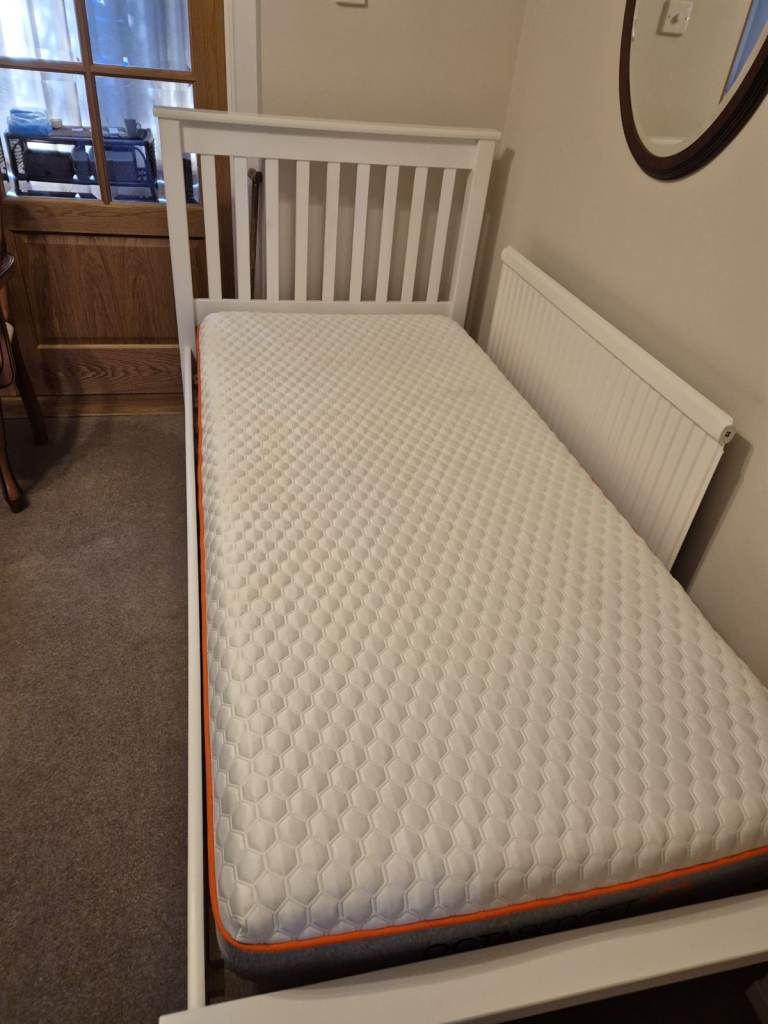 Single bed Frame with Memory Foam mattress