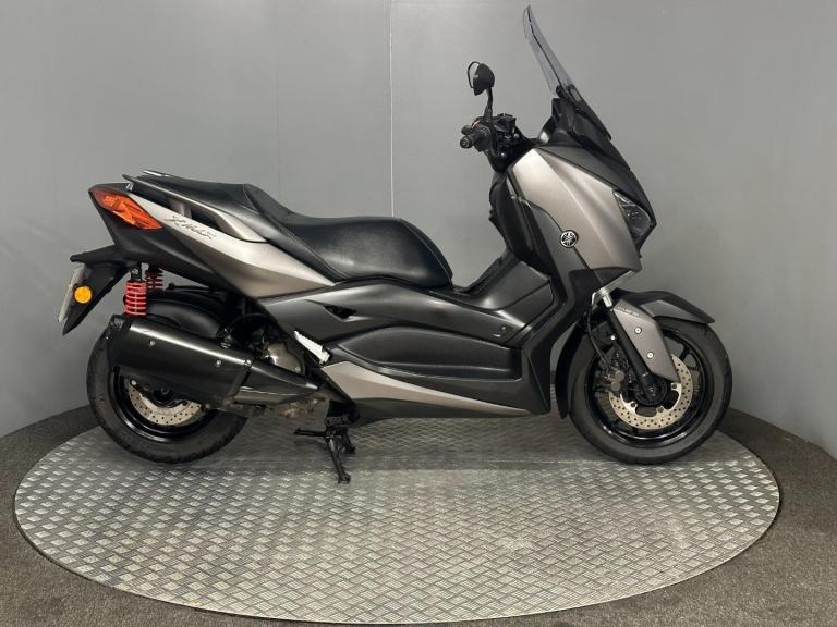 Yamaha X-MAX 300