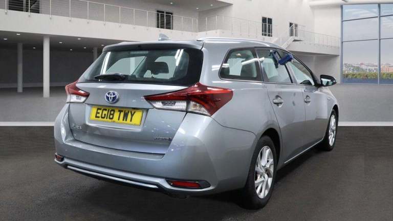 2018 Toyota Auris 1.8 VVT-h Icon Tech Touring Sports CVT Euro 6 (s/s) 5dr ESTATE Petrol/Electric ...