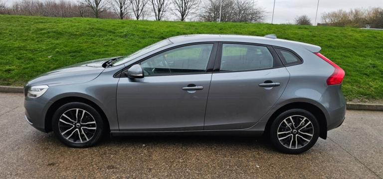 2016 Volvo V40 D2 MOMENTUM Hatchback Diesel Manual