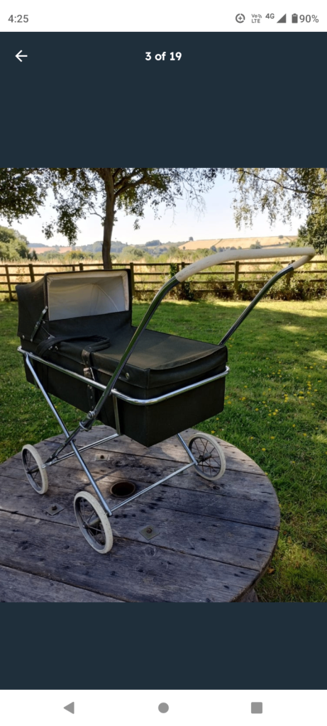 Vintage carry cot pram fully collapsable very old nice condition.