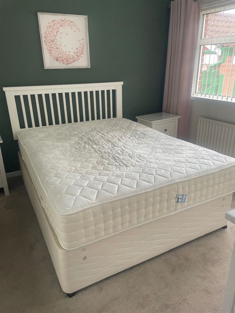 Kingsize divan bed base & headboard