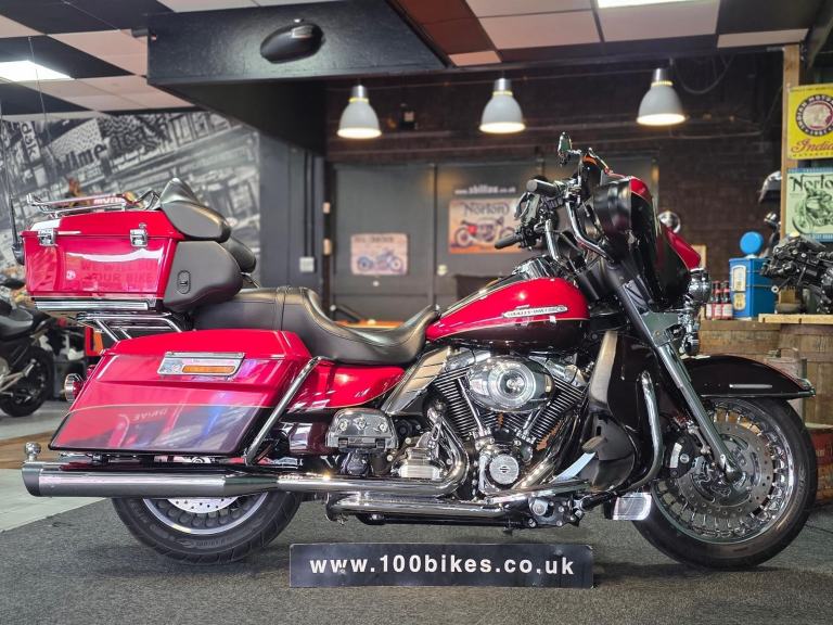 2011 HARLEY-DAVIDSON FLHTCU ULTRA LIMITED 1690cc REVERSE GEAR 12,000 MILE'S 