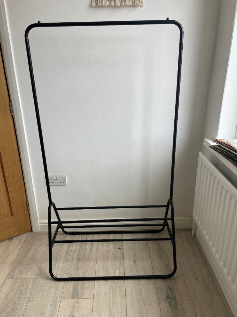 Black Metal Clothes Rail with Shoe Rack – Good Condition