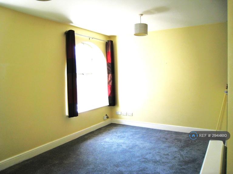 1 bedroom flat in Central House, Exeter, EX4 (1 bed) (#2944610)