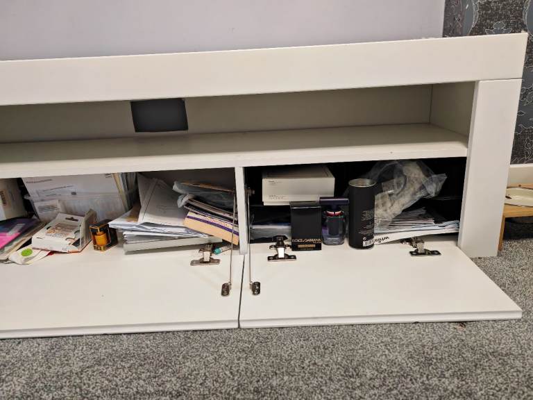 White TV unit/stand with space for set top boxes & storage below FREE DELIVERY 184