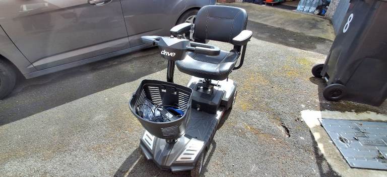 4 MPH pavement mobility scooter