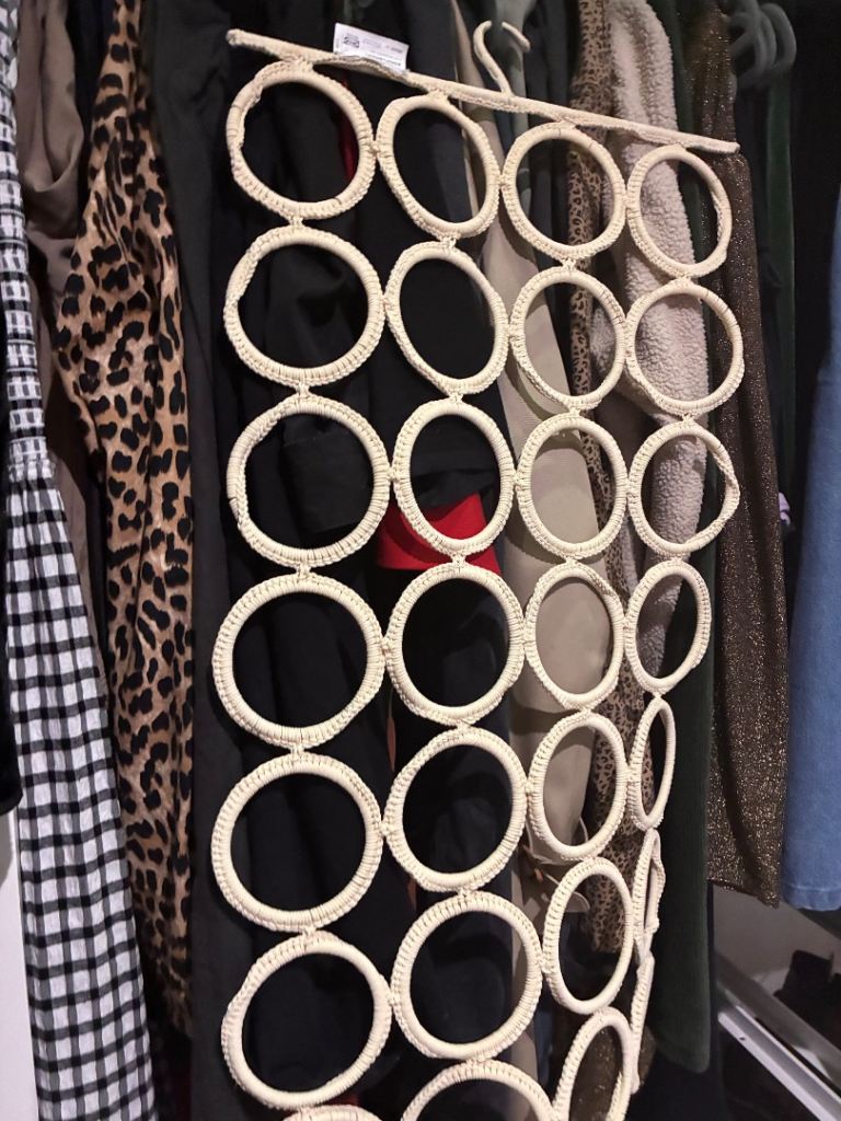 Belt/tie/scarf holder 