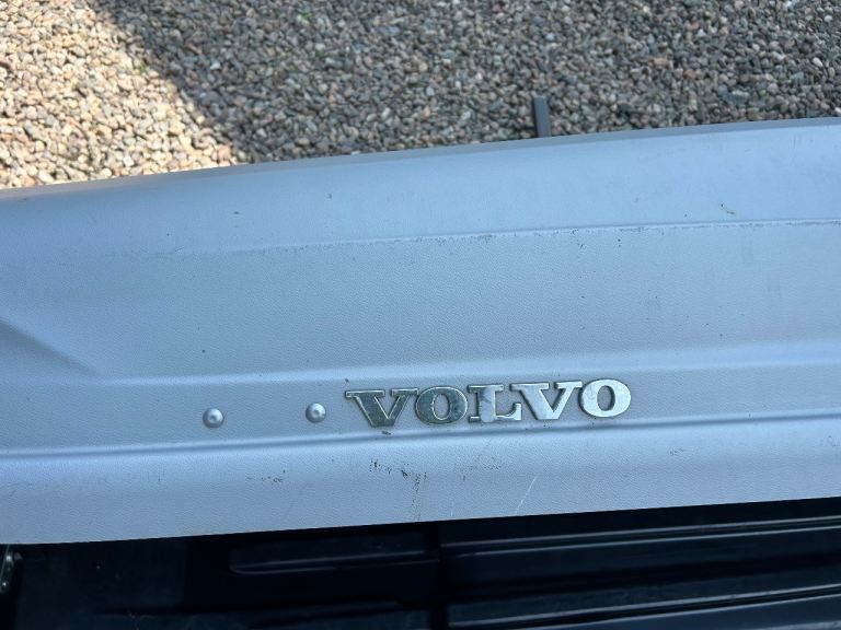 Thule Volvo rooftop box 
