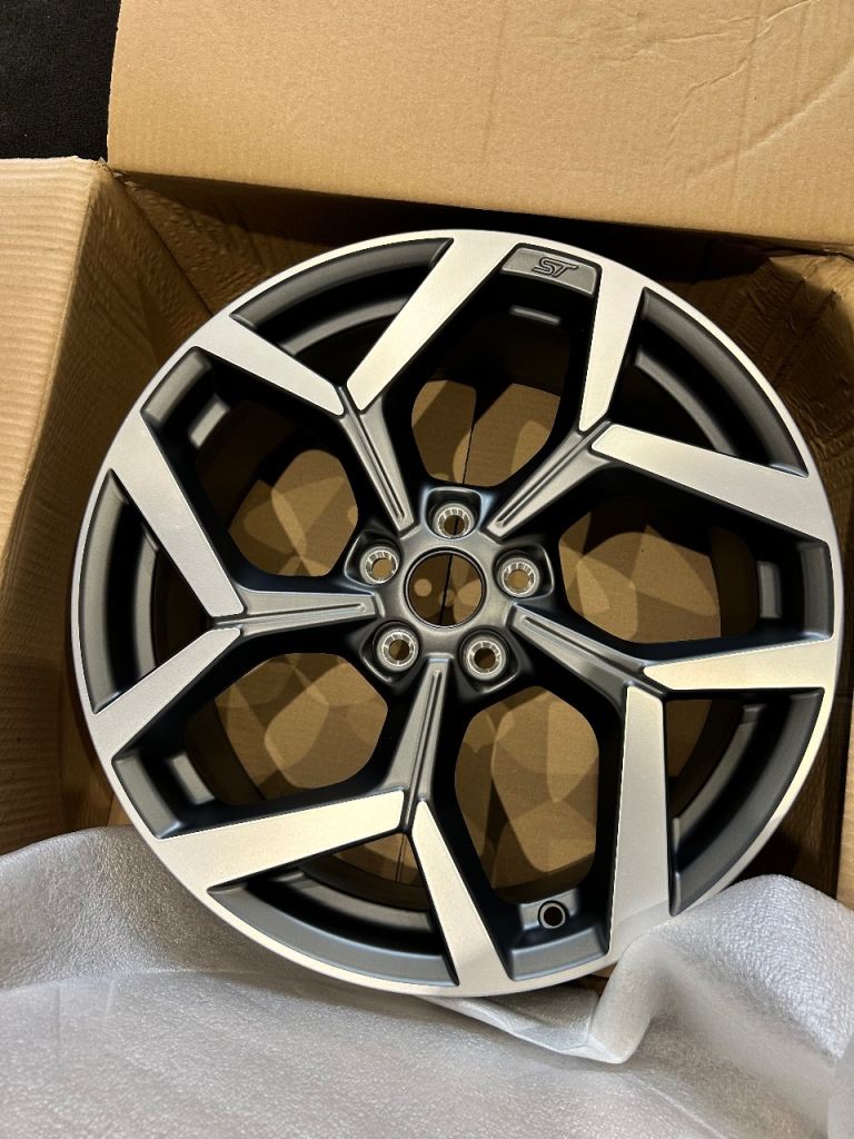 Genuine ford 19”st alloy wheels x4 