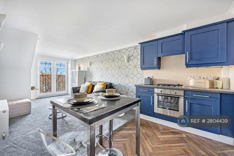 2 bedroom flat in Egremont Court, Warrington, WA4 (2 bed) (#2804439)