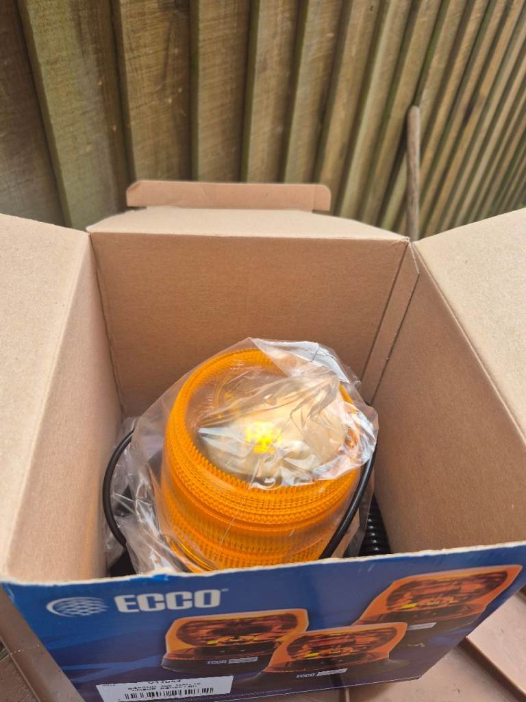 ECCO 12v Amber flashing beacon New.