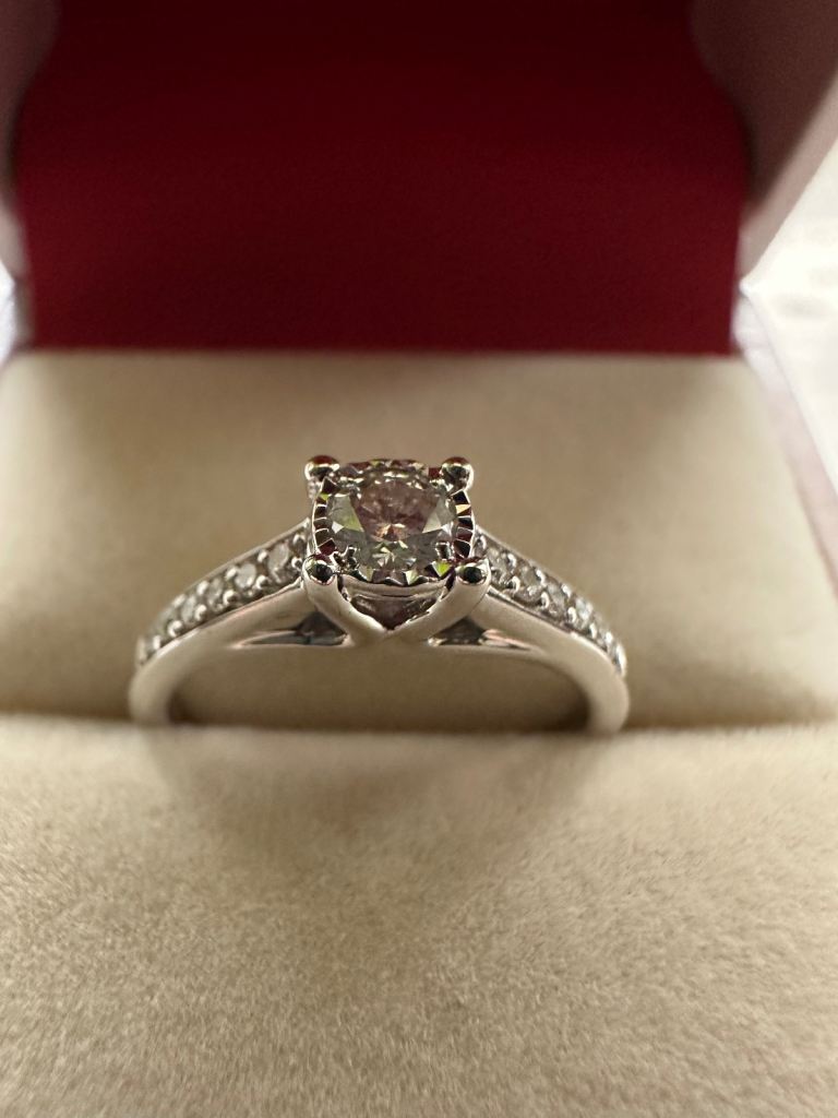 9ct White Gold Diamond Ring 