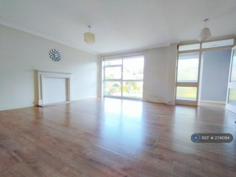 3 bedroom house in Netherby Park, Weybridge, KT13 (3 bed) (#2741094)