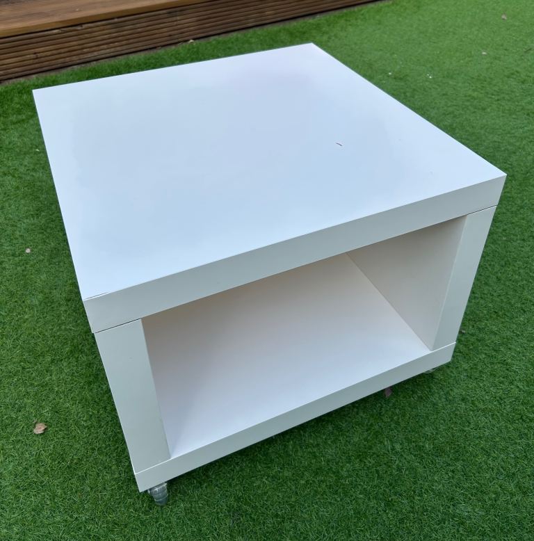 Table on Castors