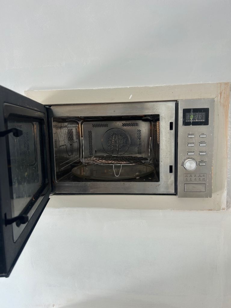 De'Longhi 20L DeLonghi Standard Microwave Stainless Steel/Black