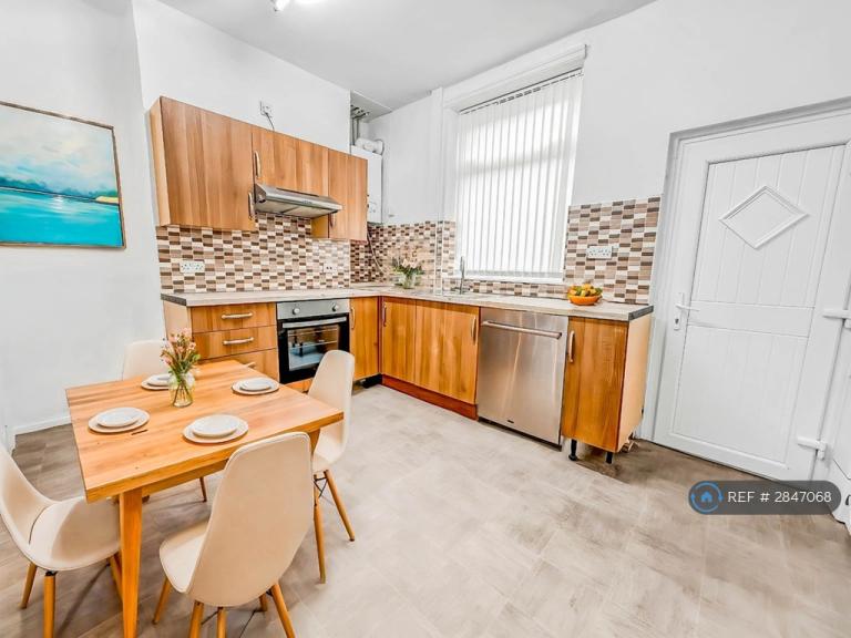 2 bedroom house in Hobart St, Burnley, BB11 (2 bed) (#2847068)