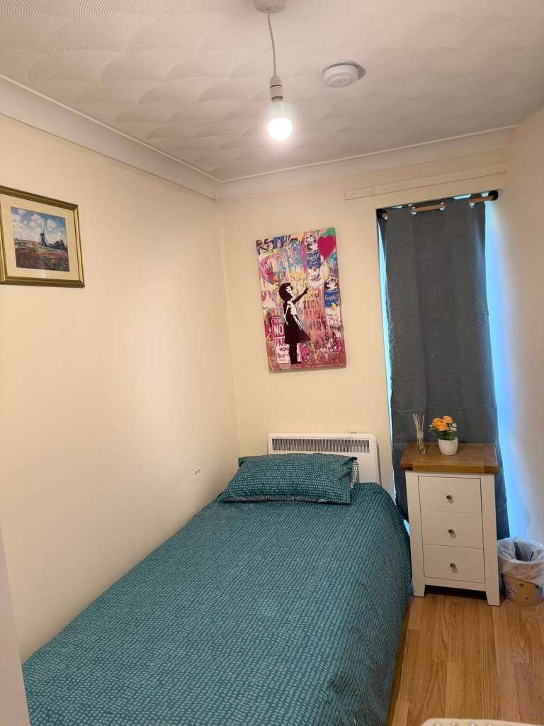 Comfortable Room for Rent in Salford – Excellent Location