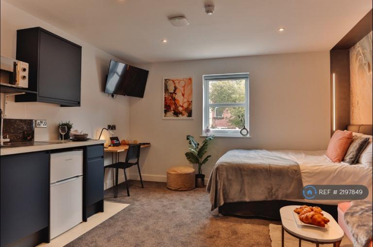 1 bedroom in Victoria Road, Swindon, SN1 (#2197849)