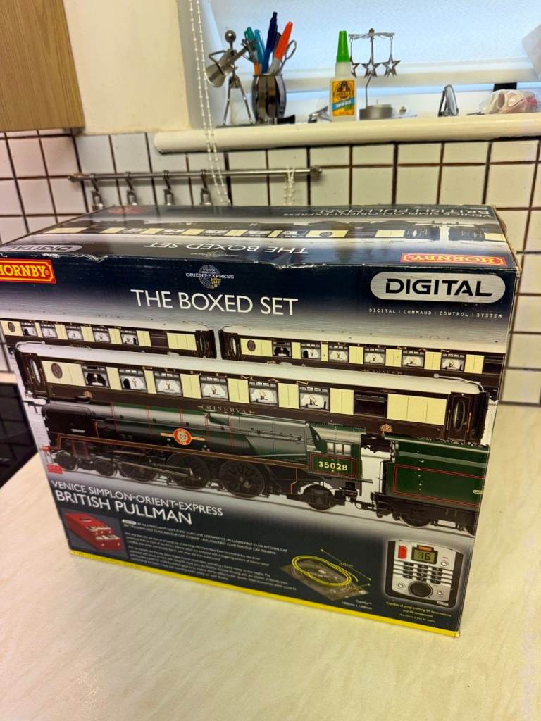 Hornby British Pullman R1073 00 DCC Gauge Venice Simplon Orient Express Train set