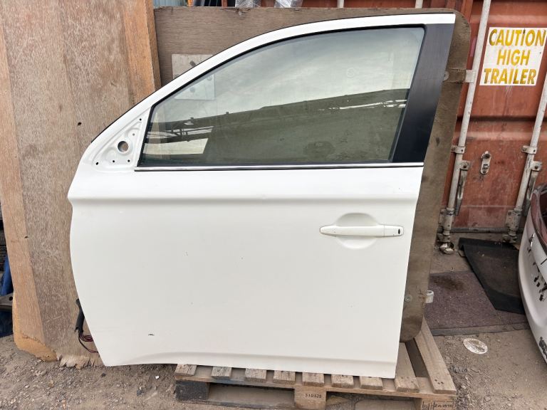 Mitsubishi Outlander Complete Door Front Left Side in WHITE RED LEATHER MK3 2014