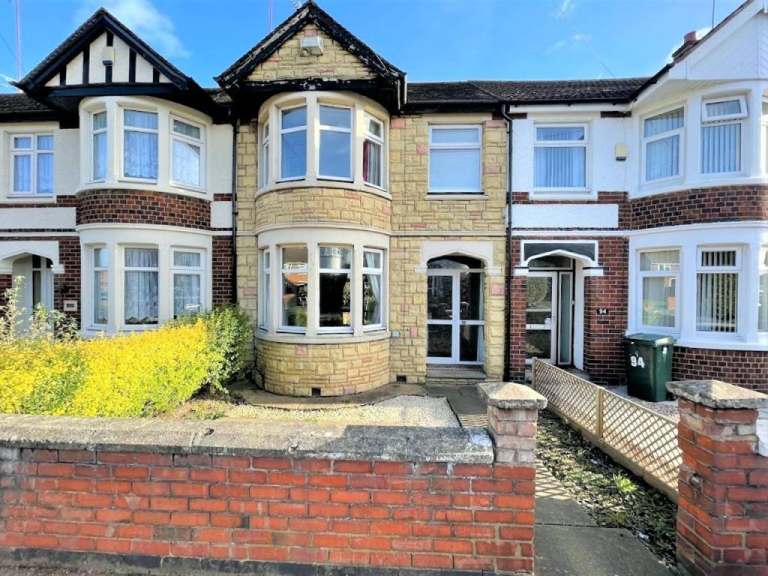 Spacious 3 Bedroom Family Home with Large Private Garden