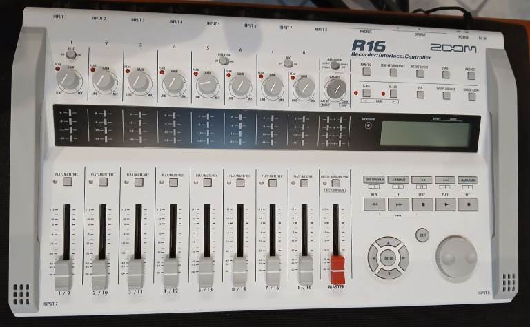 Mint Condition As New Zoom R16 Multitrack Recorder £145 Buyer Collects