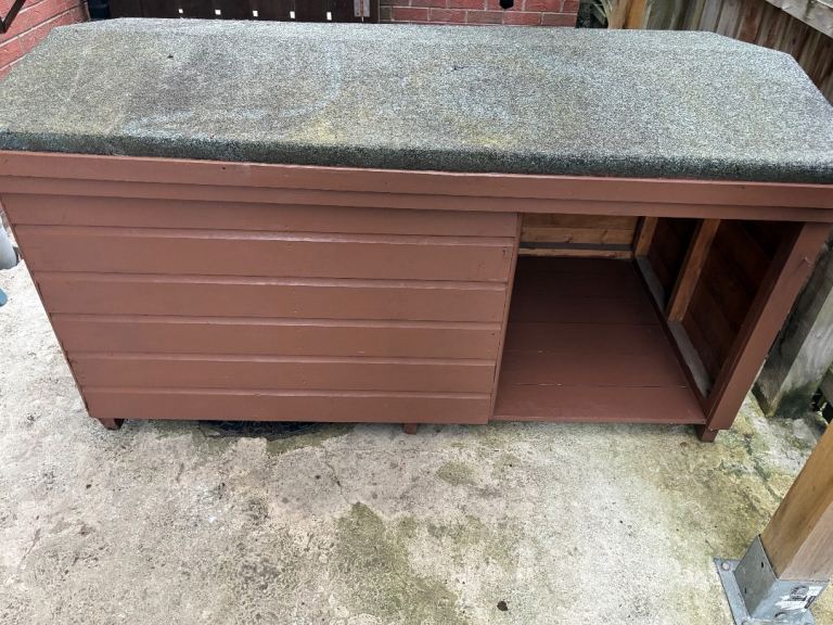 Dog kennel 