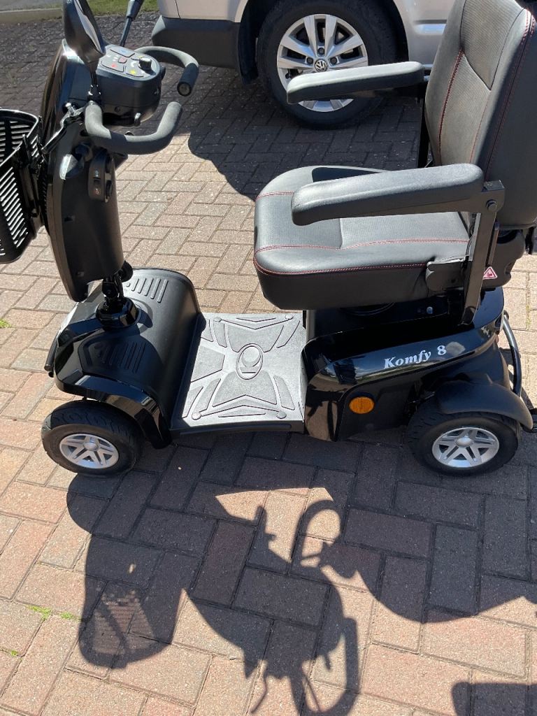 Kymco Komfy 8 class 3 mobility scooter in excellent condition with new batteries, free delivery 