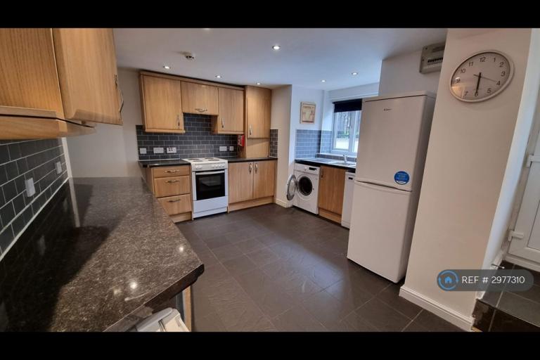 4 bedroom house in Trelawn Avenue, Leeds, LS6 (4 bed) (#2977310)