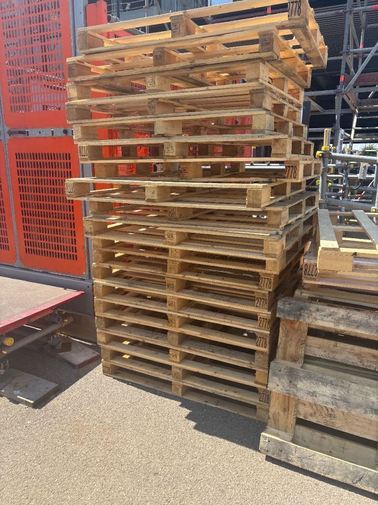 Pallets free for collectin