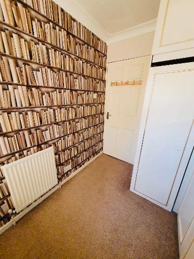 Semi double room to rent for one Girl.