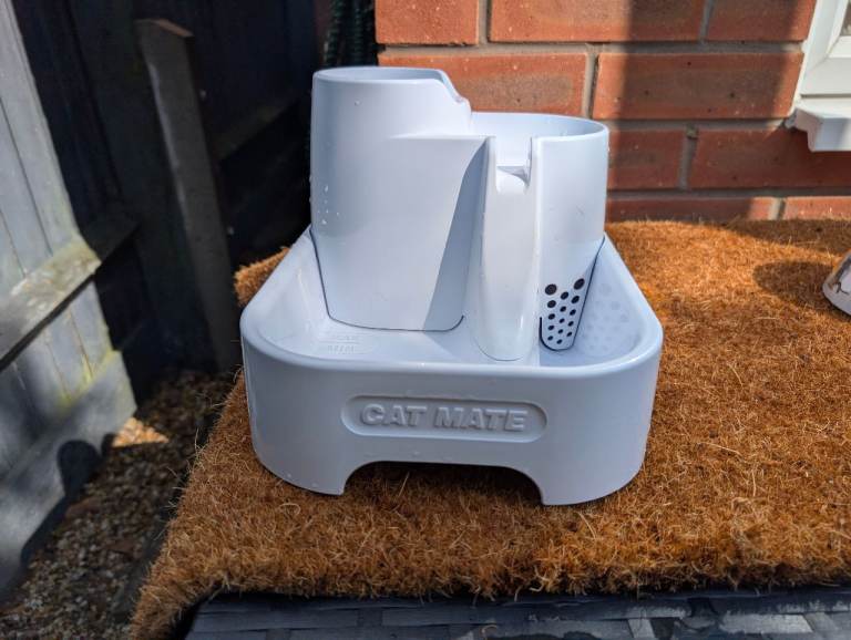 CatMate electronic cat water fountain (with filters)