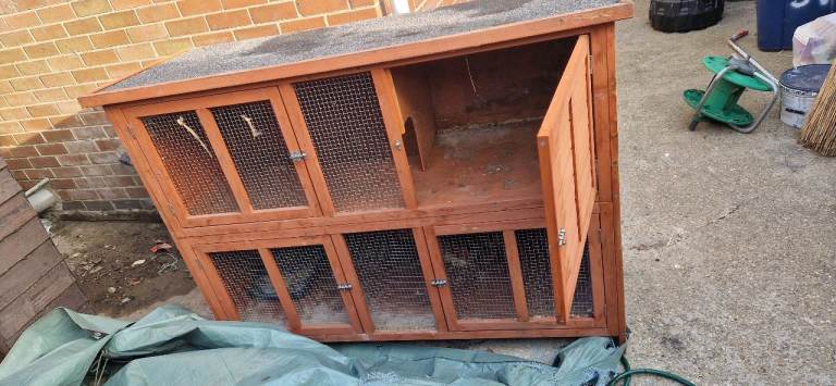 Rabbit hutch 