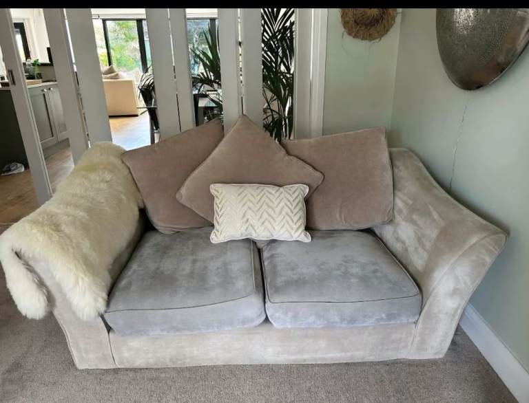 2 and 3 seater sofa / couch for sale (very comfy & a bargain for 2!)