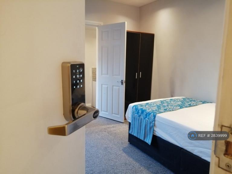 5 bedroom house in Hatfield Road, Watford, WD24 (5 bed) (#2839999)