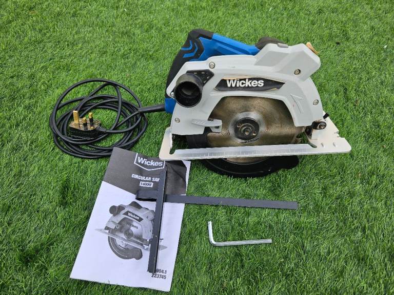 Wickes Circular Saw – As Good As New, with Manual and Accessories