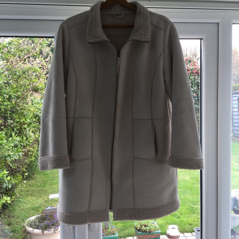 LADIES FAUX SHEEPSKIN WINTER COAT SIZE 20