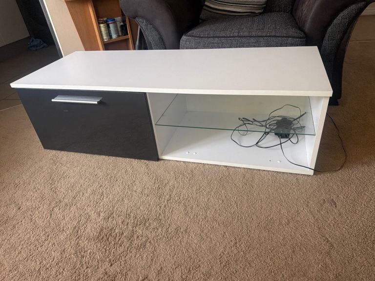 Tv stand holds up to 65 inch TV 