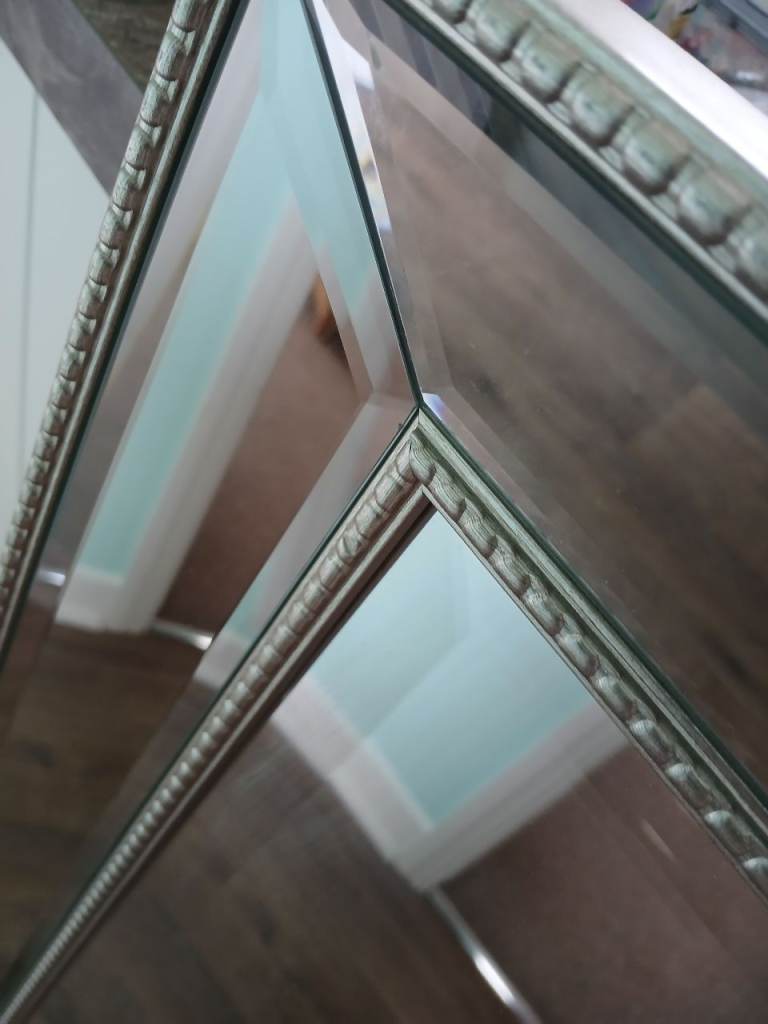 Wall mirror