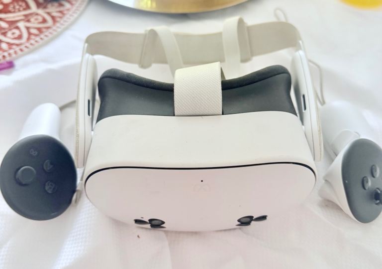 Oculus Quest 2 VR Headset with Controllers – Good Condition